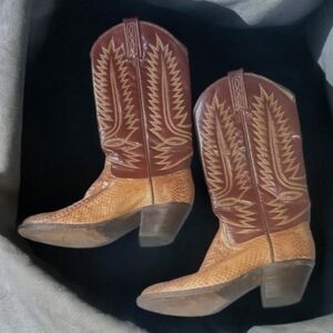Dan Post women's size 6, leather and snakeskin, worn